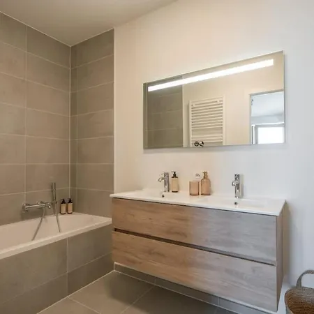 With Breathtaking Sea Views And Balcony Apartament