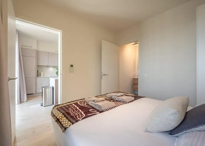 With Breathtaking Sea Views And Balcony *