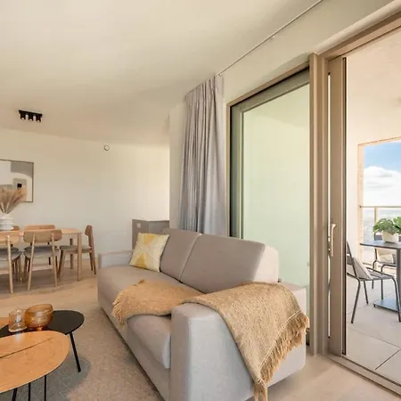 With Breathtaking Sea Views And Balcony *